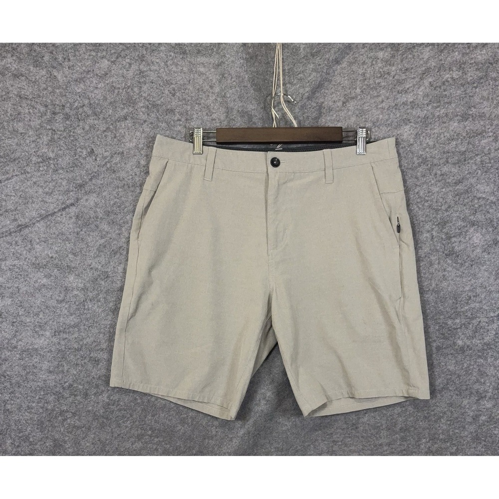 Vuori Aim Shorts Mens Sz 32 Tan 4-Way Stretch Zip Pockets Lightweight